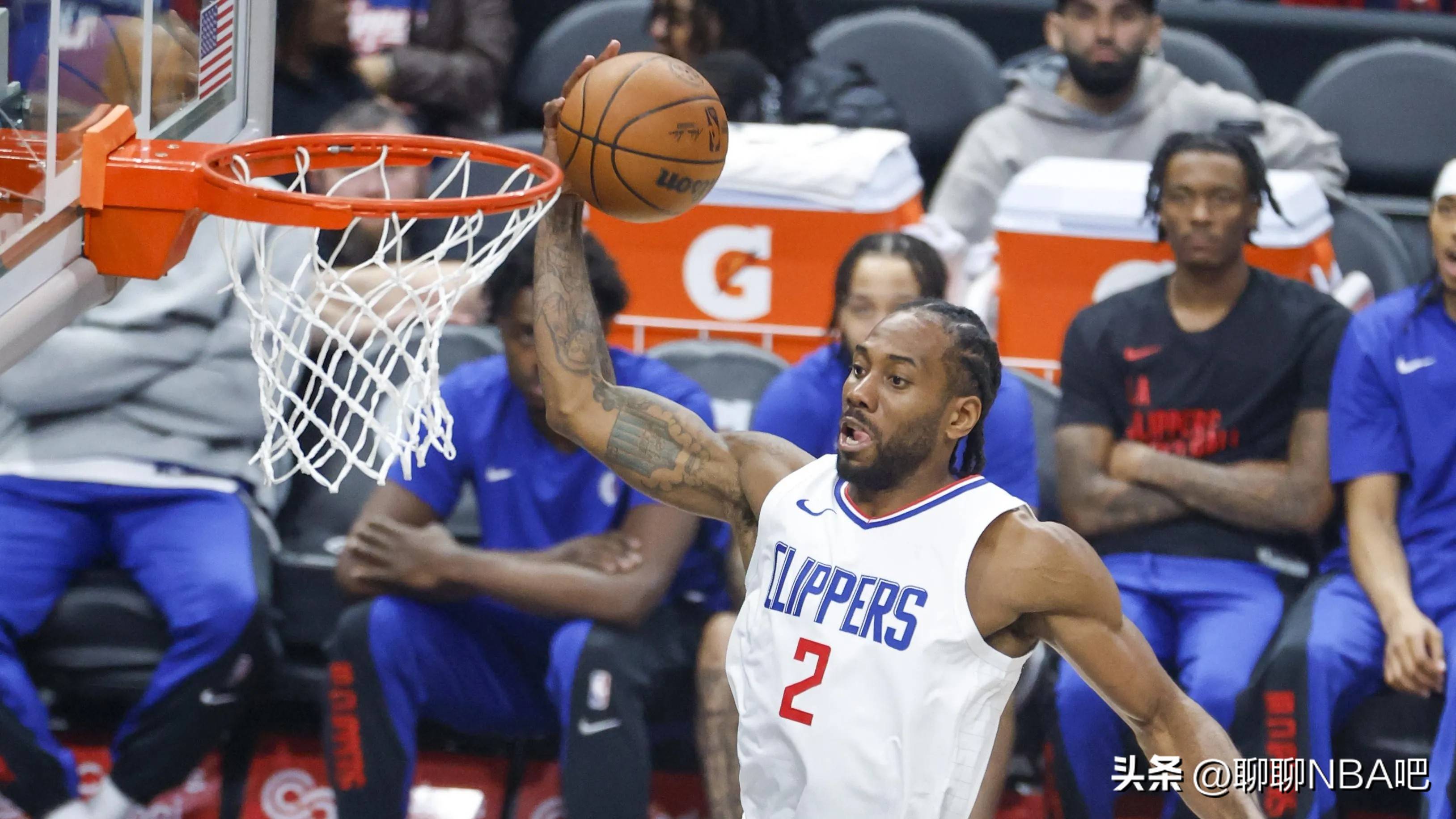 包含快船轻松击败小牛，取得-领先优势的词条